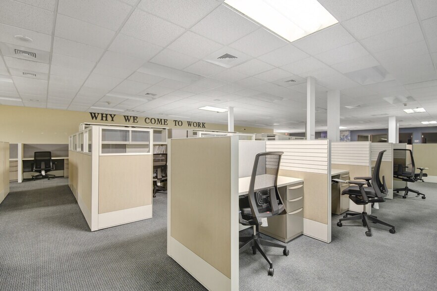 More Photos Of 9512 Sunbeam Center Dr, Jacksonville Office For Lease