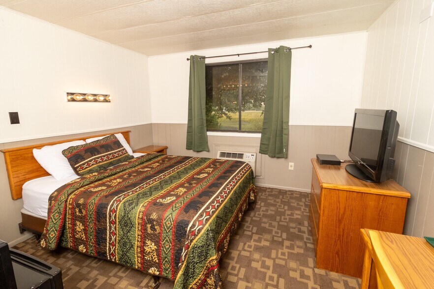 More Photos Of 38600 Highway 12 W, Lolo Hotel For Sale