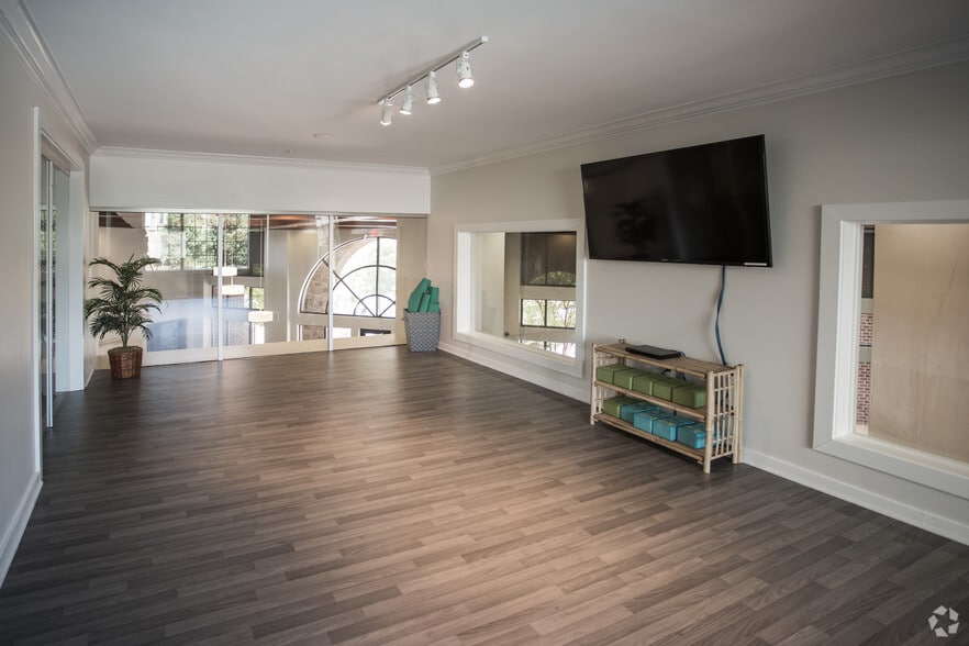 More Photos Of Mooreview Pky @ Loudoun County Pky, Ashburn Unknown For Lease