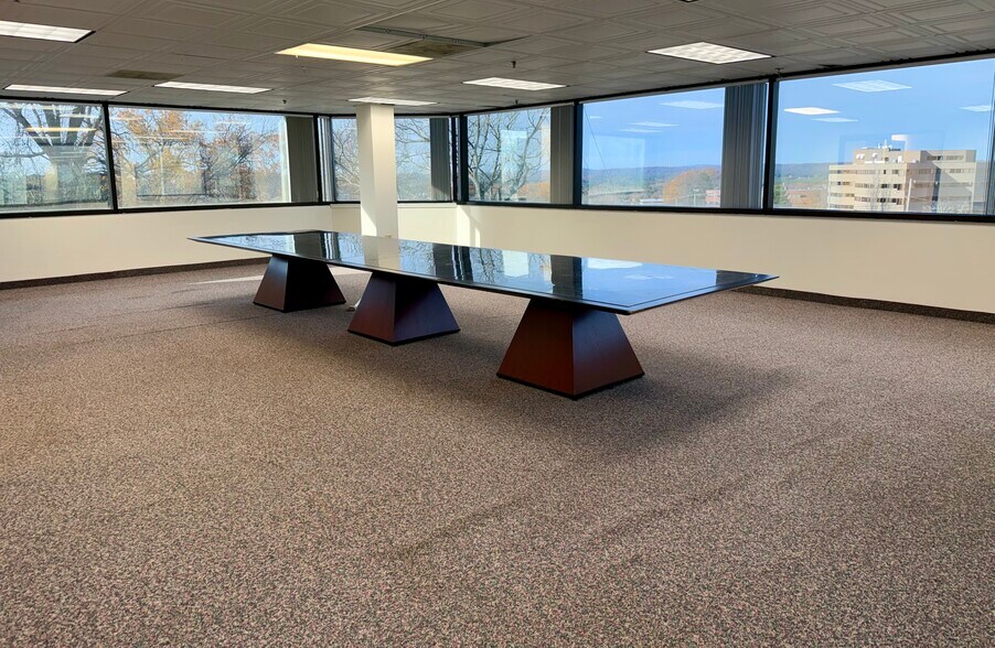 More Photos Of 420 Lakeside Ave, Marlborough Office For Lease
