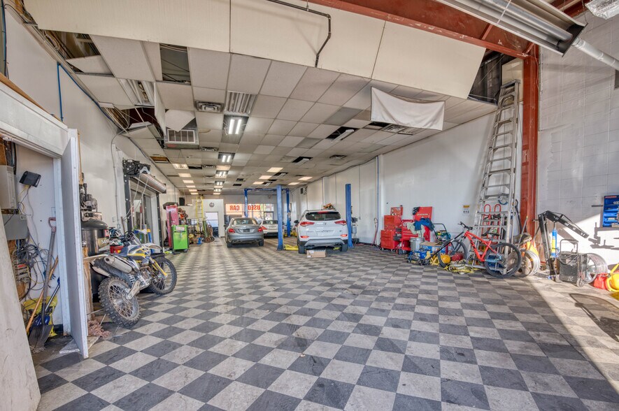 More Photos Of 2730 23 St NE, Calgary Auto Dealership For Sale