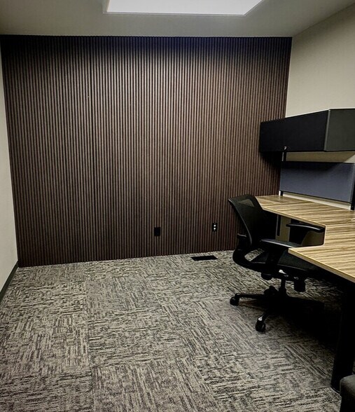 More Photos Of 810 Shepard Ln, Farmington Coworking Space