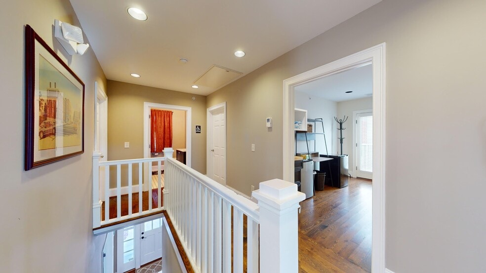 More Photos Of 202 5th Ave S, Franklin Loft Creative Space For Lease