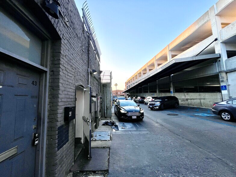 More Photos Of 43 E Colorado Blvd, Pasadena Restaurant For Sale