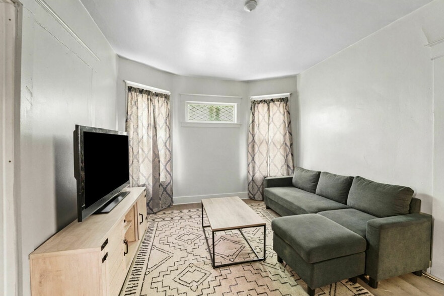 More Photos Of 71 Albert St, Johnson City Apartments For Sale