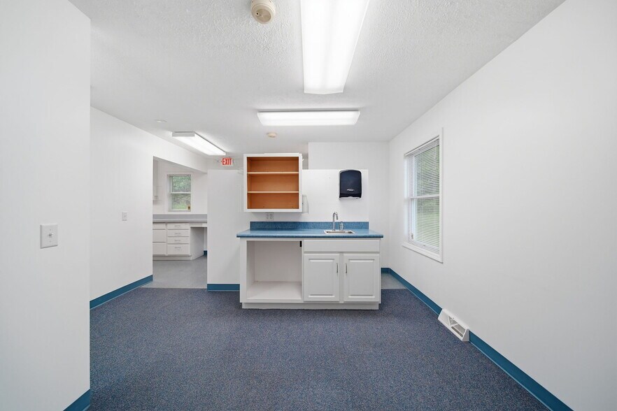 More Photos Of 3165 County Farm Rd, Jackson Storefront Retail Office For Sale