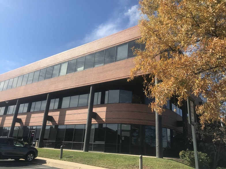 More Photos Of 13135 Lee Jackson Hwy, Fairfax Office For Lease