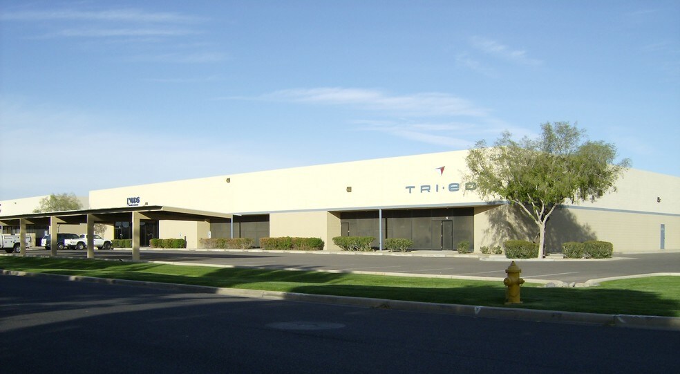 More Photos Of 3725 E Roeser Rd, Phoenix Warehouse For Lease