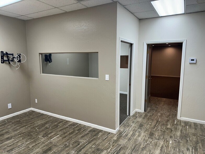 More Photos Of 7950 E Acoma Dr, Scottsdale Research And Development For Lease