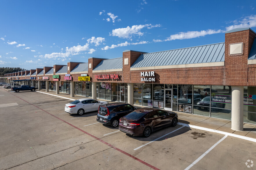 Primary Photo Of 565 W Oates Rd, Garland General Retail For Lease