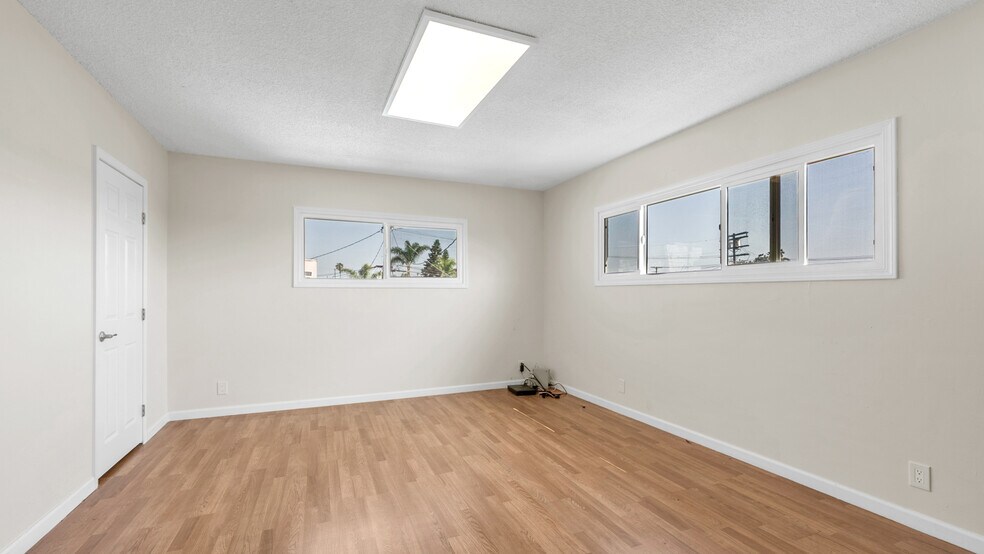 More Photos Of 6622 Crenshaw Blvd, Los Angeles Storefront Retail Residential For Sale