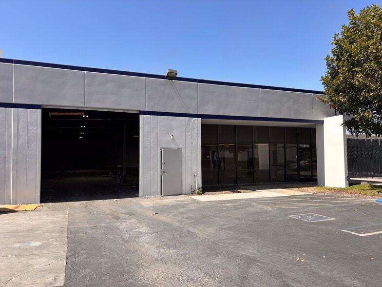 More Photos Of 1421 N Daly St, Anaheim Manufacturing For Lease