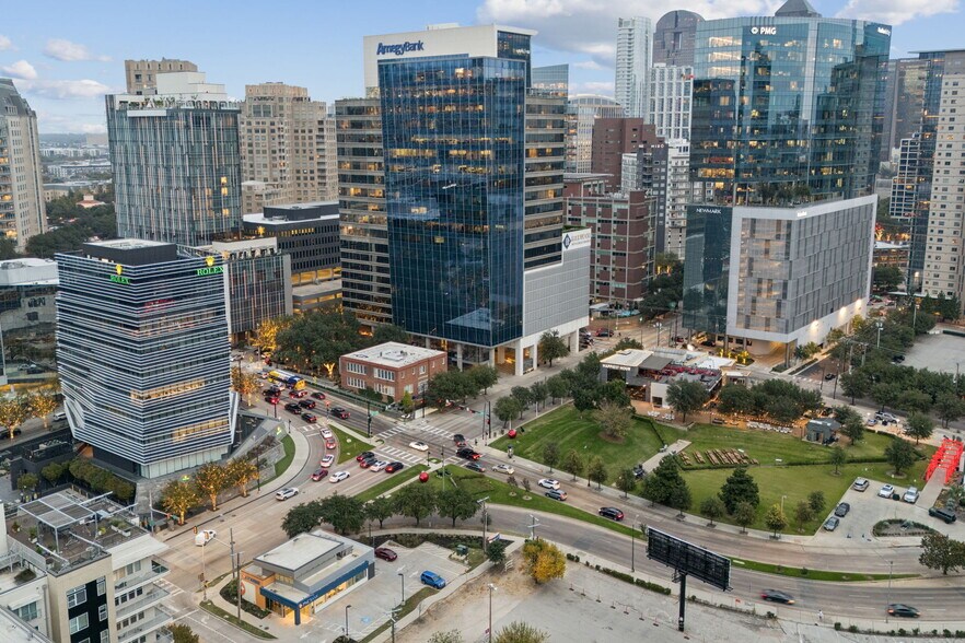 More Photos Of 2635 Harry Hines Blvd, Dallas Bank For Sale