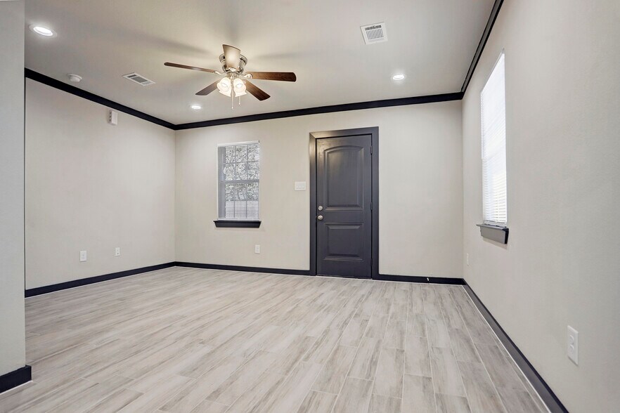 More Photos Of 4610 Denmark St, Houston Multifamily For Sale