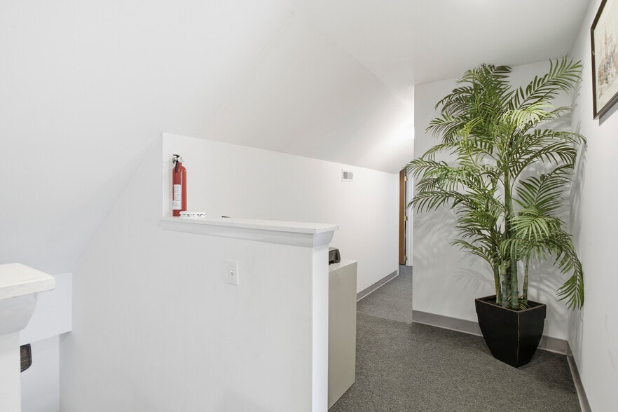 More Photos Of 678 Ferne Blvd, Drexel Hill Office For Sale