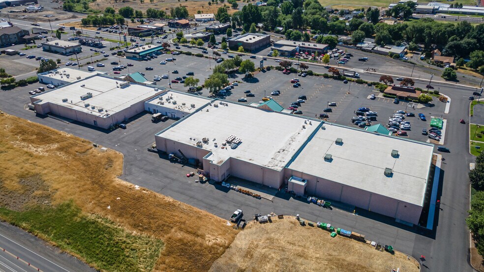 More Photos Of 1595 NE 3rd St, Prineville Storefront For Lease