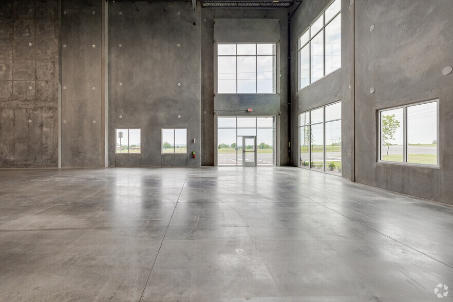 More Photos Of E 76th St N & Whirlpool Dr, Tulsa Unknown For Lease