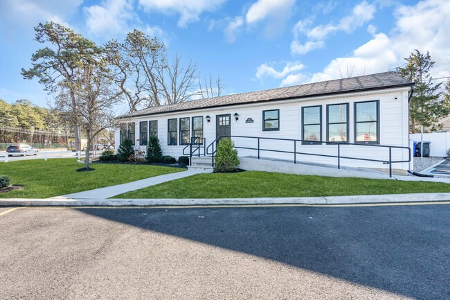 More Photos Of 184 Chambersbridge Rd, Brick Medical For Sale