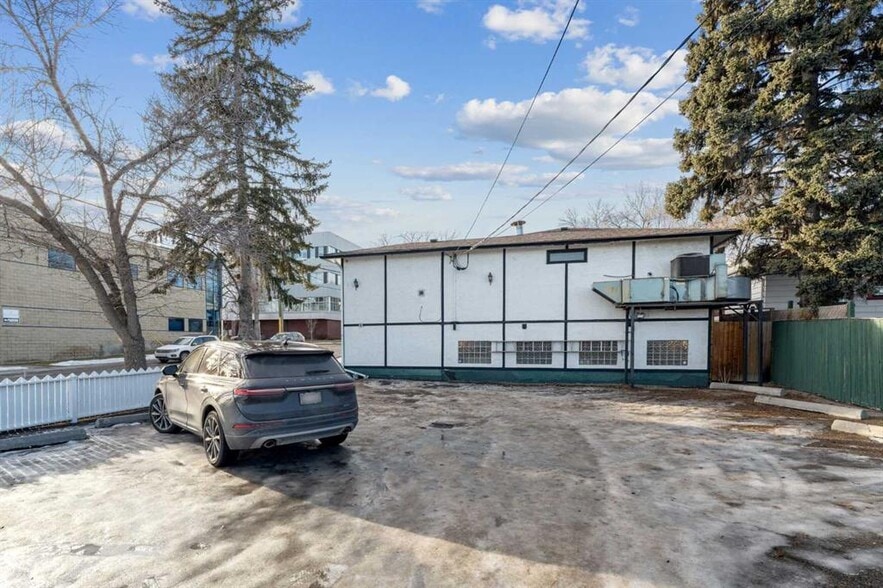 More Photos Of 5340 2 St SW, Calgary Flex For Sale