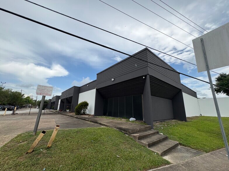 More Photos Of 4400 S Wayside Dr, Houston Unknown For Lease