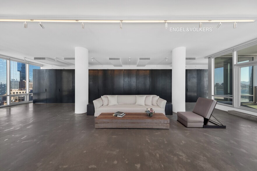 More Photos Of 543-545 W 25th St, New York Loft Creative Space For Sale