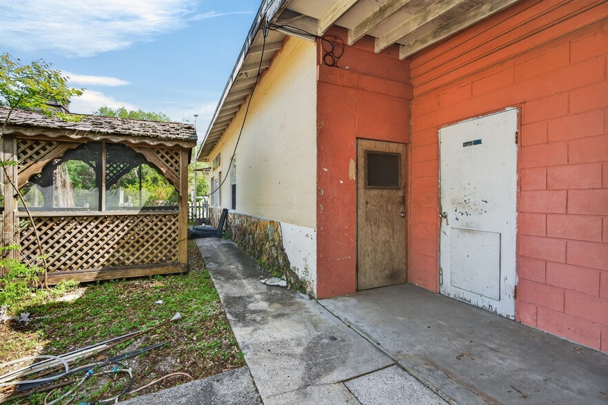 More Photos Of 800 S US 301, Sumterville Restaurant For Sale