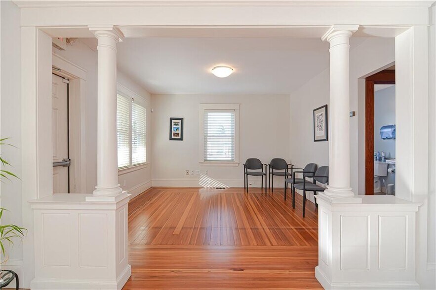 More Photos Of 468 Warren Ave, East Providence Medical For Sale