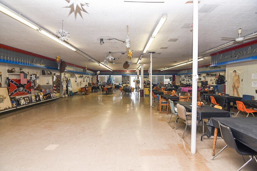 More Photos Of 106 W North Railroad St, Four Oaks Storefront For Sale