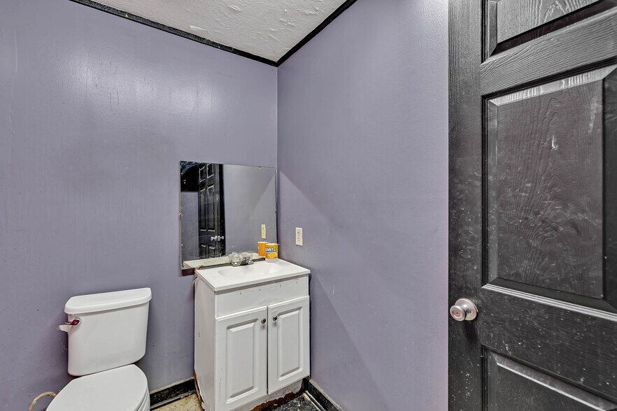 More Photos Of 11211 S US Highway 181, San Antonio Warehouse For Sale