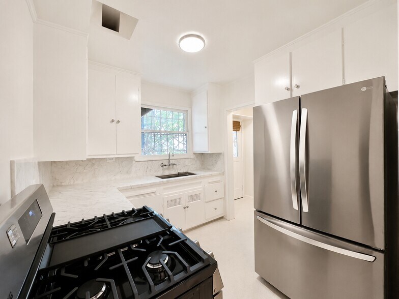 More Photos Of 1269 Havenhurst Dr, West Hollywood Multifamily For Sale