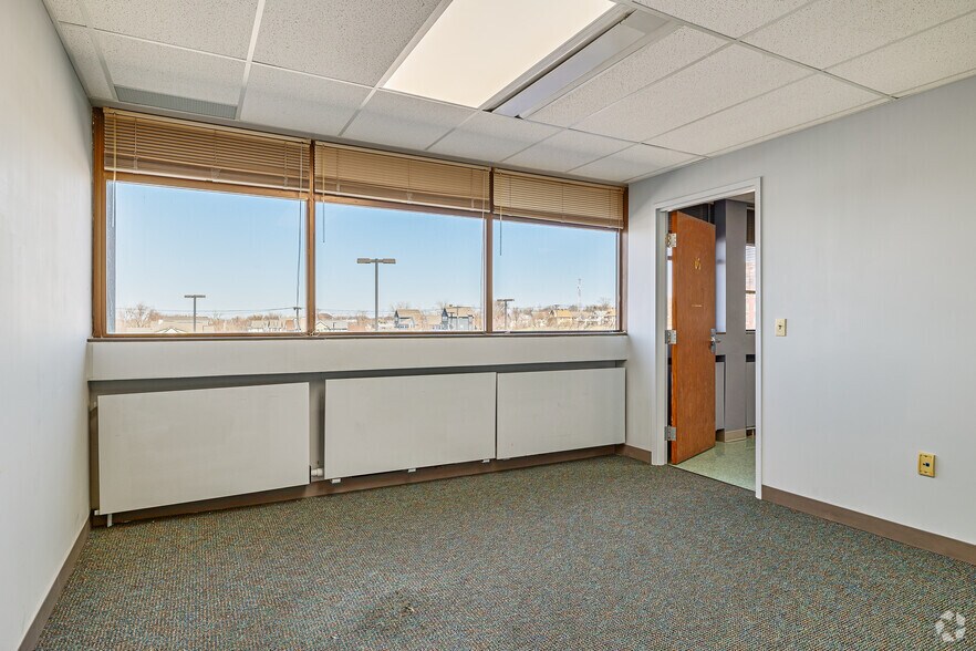 More Photos Of 11201 Shaker Blvd, Cleveland Medical For Lease
