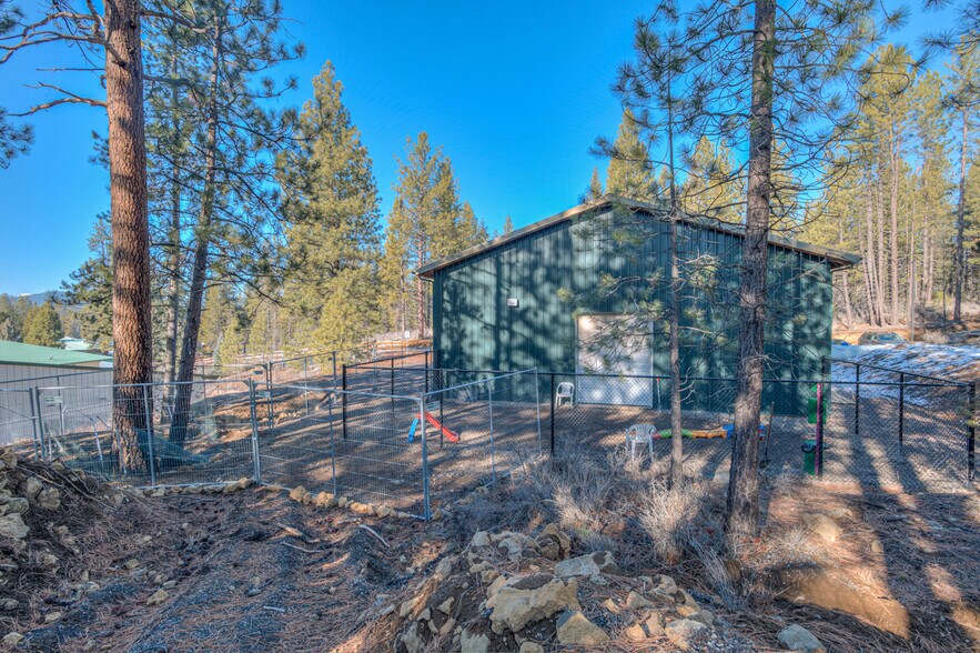 More Photos Of 56870 Enterprise Dr, Sunriver Flex For Sale