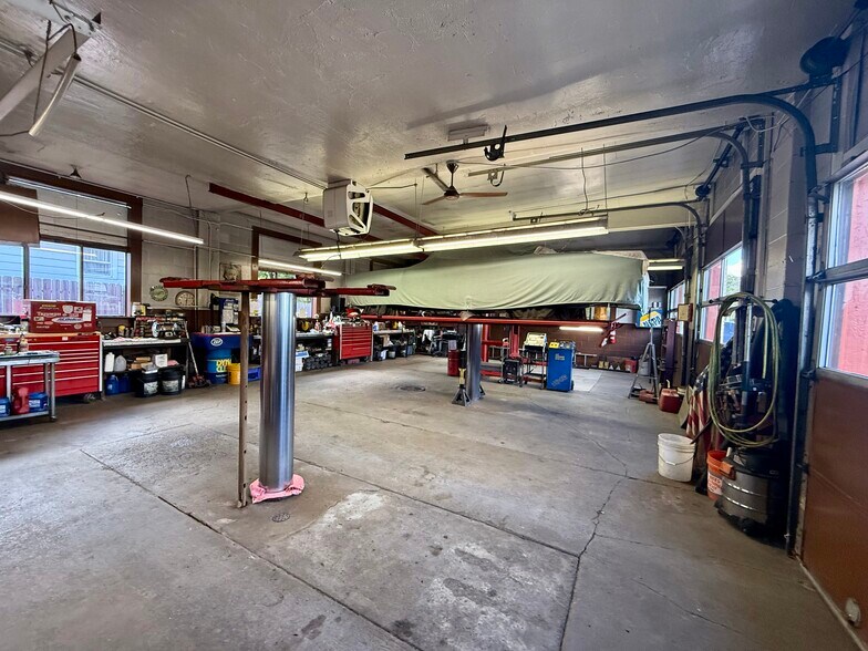 More Photos Of 2320 E Saginaw St, Lansing Auto Repair For Sale