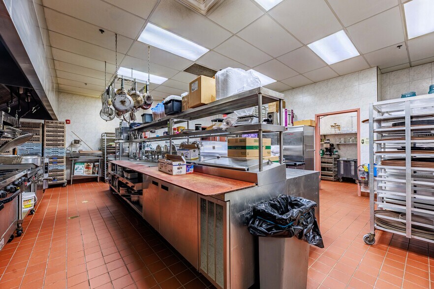 More Photos Of 3237 S Harlem Ave, Berwyn Specialty For Sale
