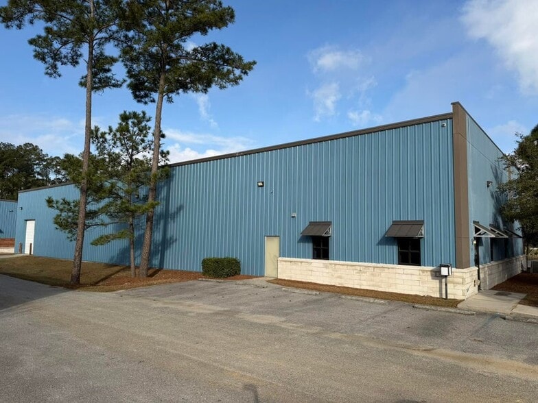 More Photos Of 7599 Sandlapper Pky, North Charleston Warehouse For Lease