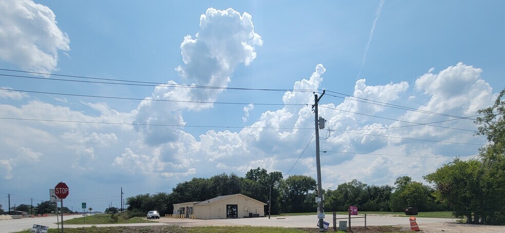 Primary Photo Of 23608 Tx-36, Damon General Retail For Sale