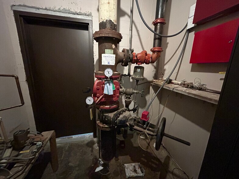 More Photos Of 3215 W Oak St, Palestine Medical For Lease