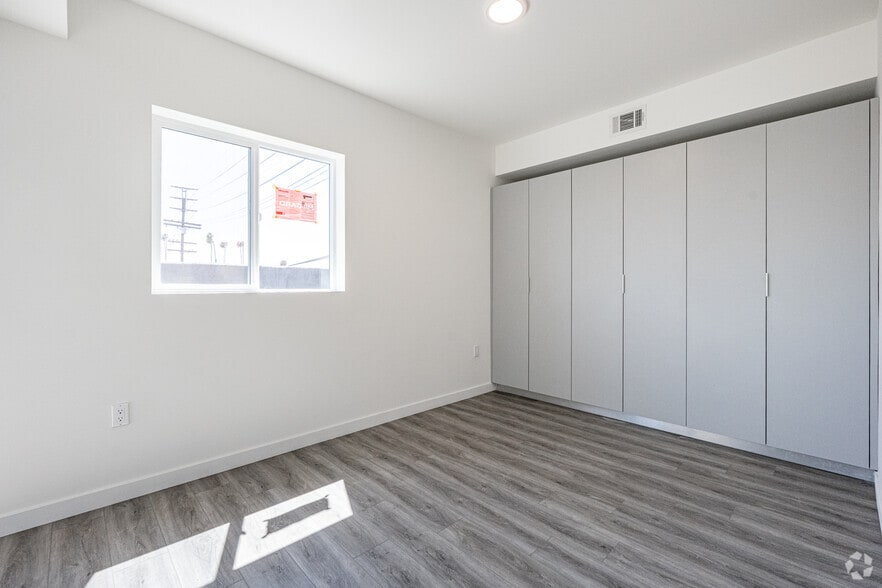 More Photos Of 300 W 60th St, Los Angeles Apartments For Sale