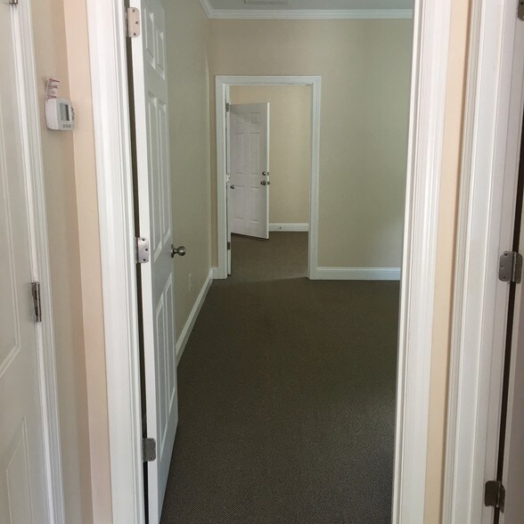 More Photos Of 173-179 Fulton Ct, Peachtree City Light Distribution For Lease