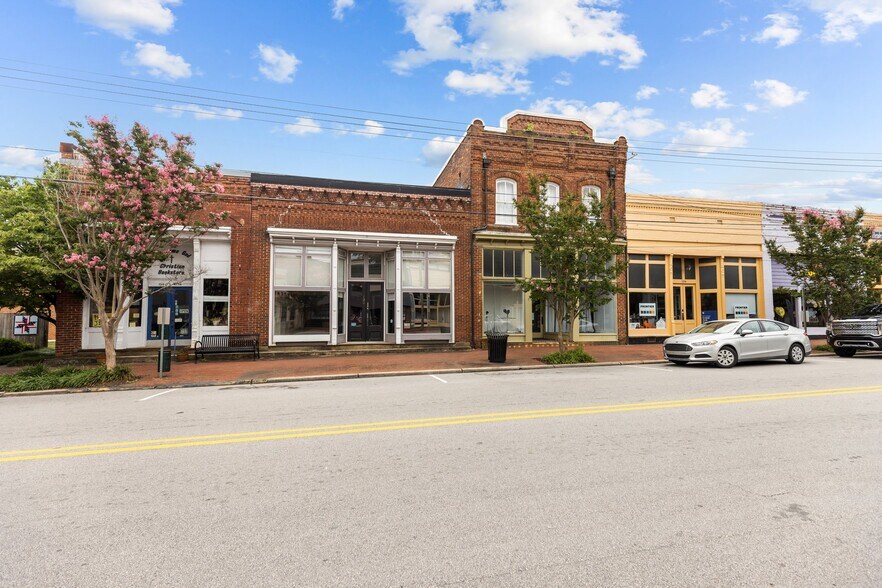 More Photos Of 132 S Main St, Warrenton Storefront For Sale