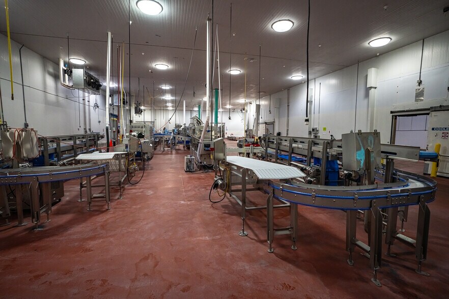 More Photos Of 811 N 1st St, Silverton Industrial For Sale