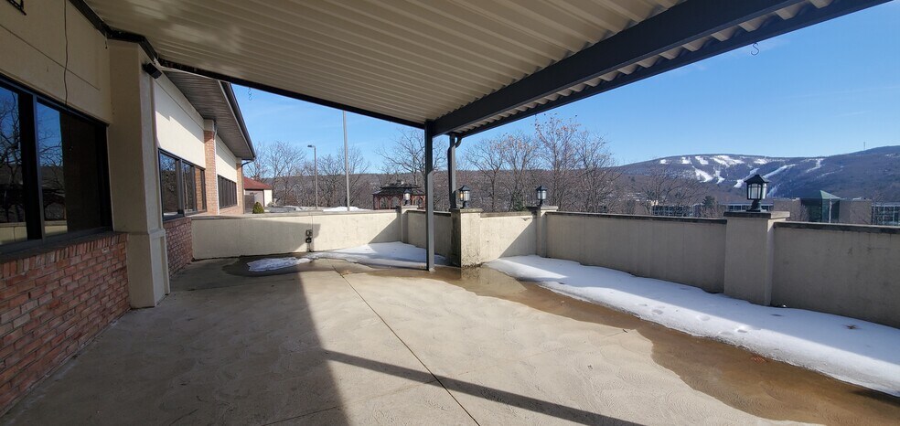More Photos Of 20 Montage Mountain Rd, Moosic Restaurant For Lease