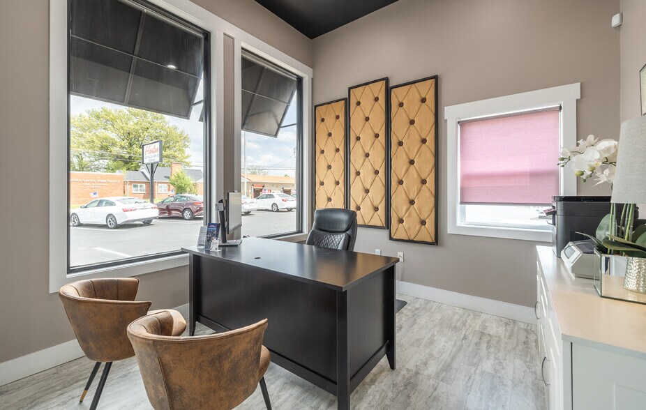 More Photos Of 1008 E Main St, Linn Auto Dealership For Sale