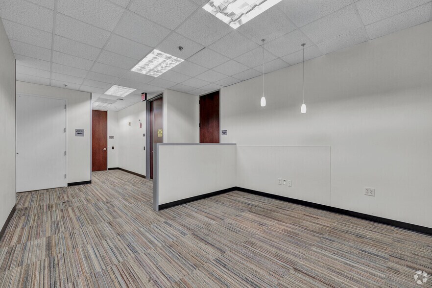 More Photos Of 400 N Sam Houston Pky E, Houston Office For Lease