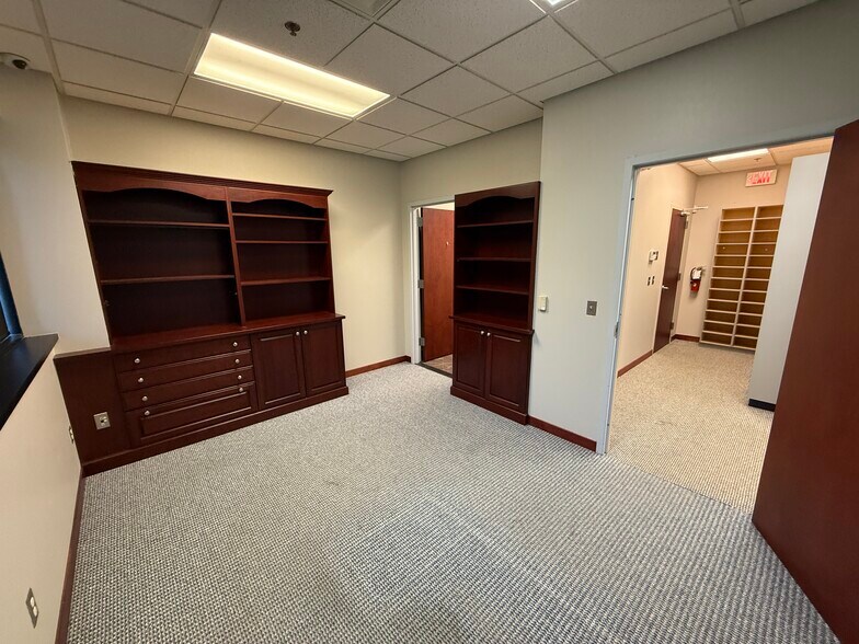 More Photos Of 39525 14 Mile Rd, Novi Medical For Lease