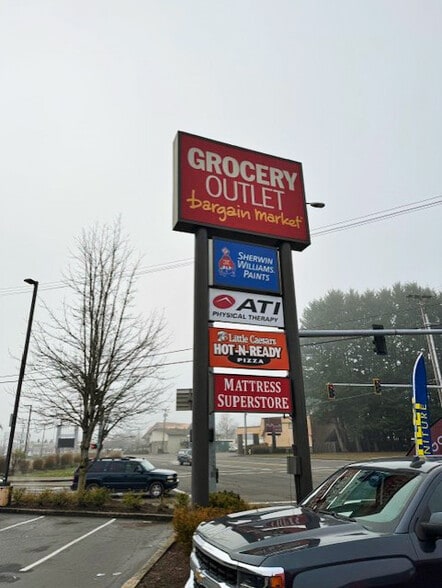 More Photos Of 526 NE Highway 99W, McMinnville General Retail For Lease