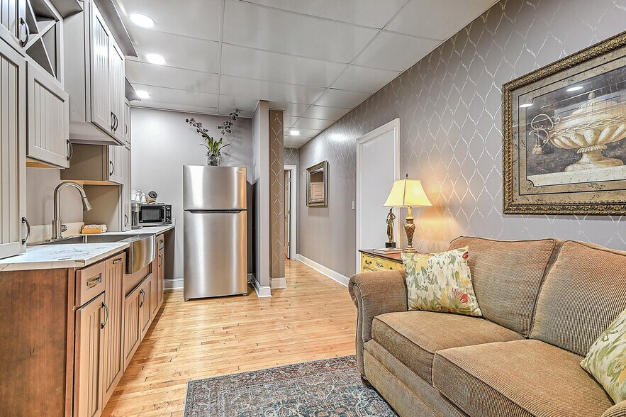 More Photos Of 220 Broad St, Kingsport Flex For Sale
