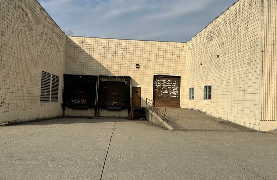 More Photos Of 2711 Circleport Dr, Erlanger Manufacturing For Sale