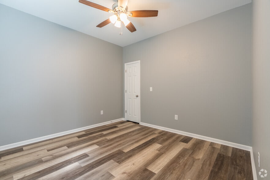 More Photos Of 404 W Matthews St, Brookland Apartments For Sale