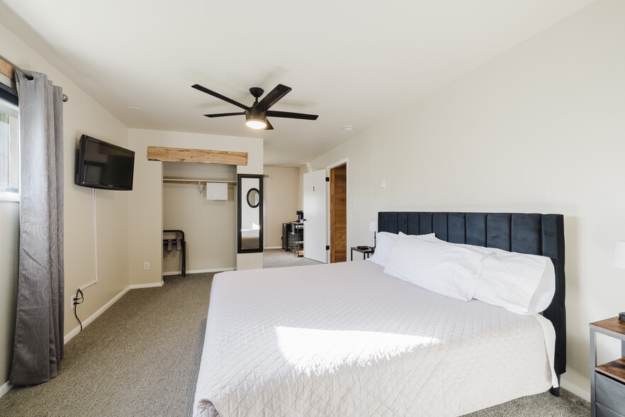 More Photos Of 925 Lamoille Hwy, Lamoille Hotel For Sale